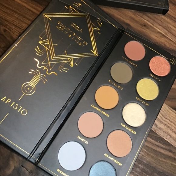 Zoeva aristo eyeshadow pallet, bnib pallet - Picture 3 of 10